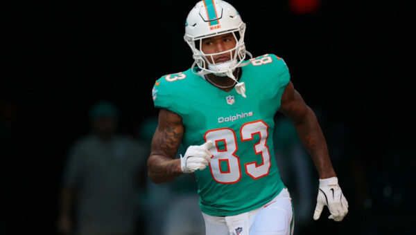 Dolphins free agent signs one-year deal with NFC South team