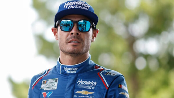Kyle Larson wins Knoxville Nationals hours after Richmond NASCAR race