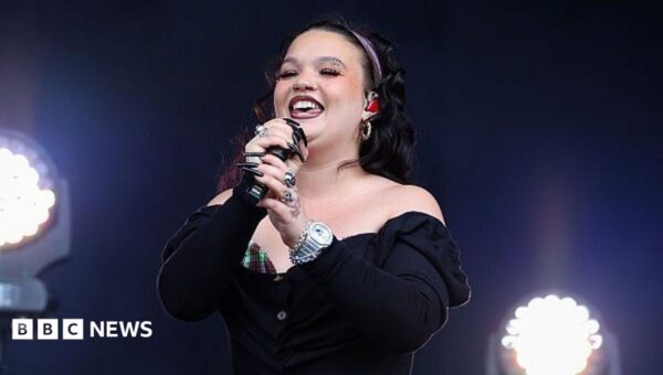 Lola Young surprises Reading Festival with final day set