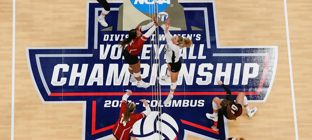 No. 6 Wisconsin volleyball vs. No. 7 Louisville: Live updates, score
