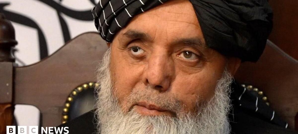 Divorce, smartphones and control - BBC sees how Taliban run Afghanistan