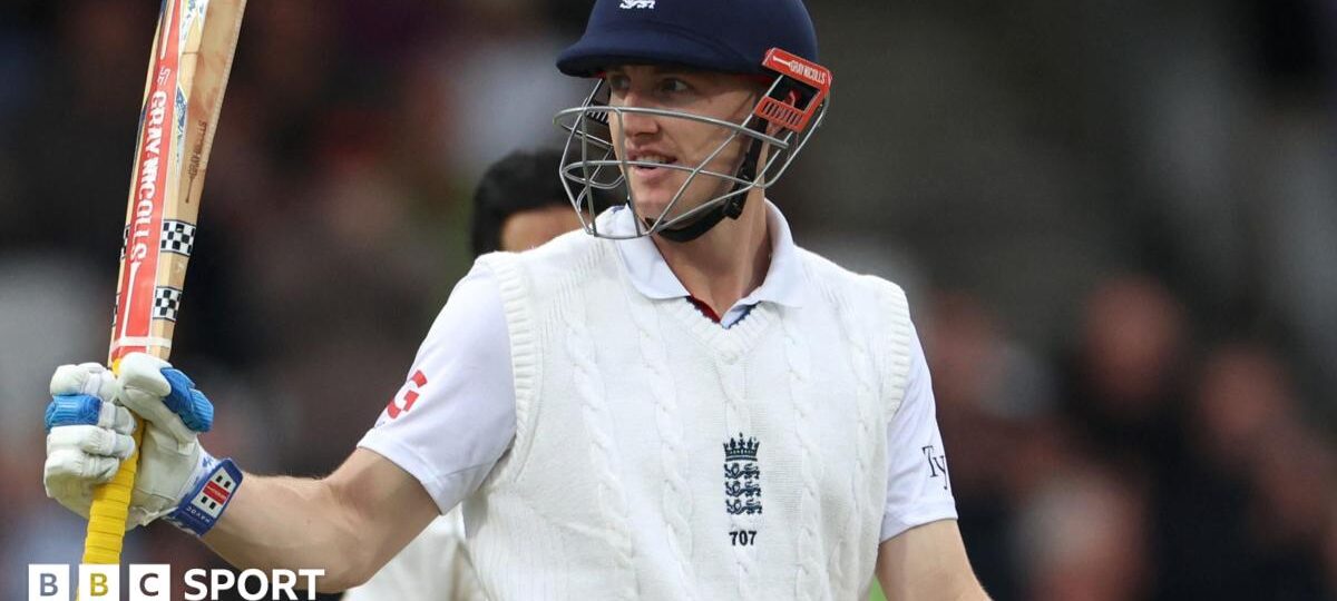 Sparkling Brook builds England lead over Pakistan