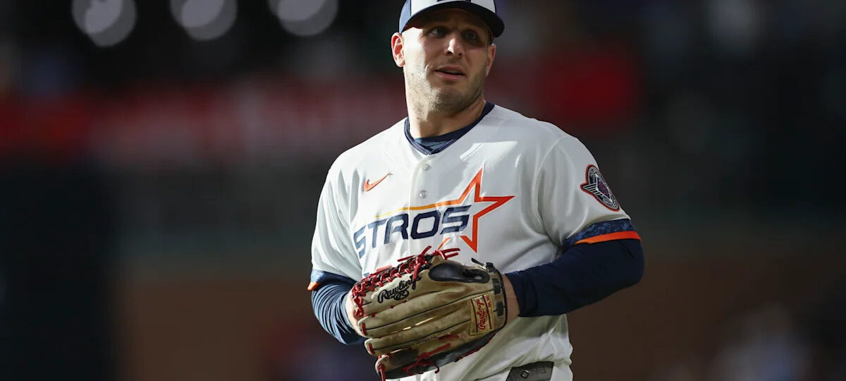 Astros acquire Daulton Varsho from Blue Jays for Spencer Arrighetti