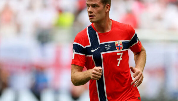 Manchester United offered the chance to sign forward for just £30m