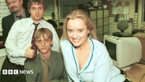 The Office actress Lucy Davis says she has 'incurable' cancer