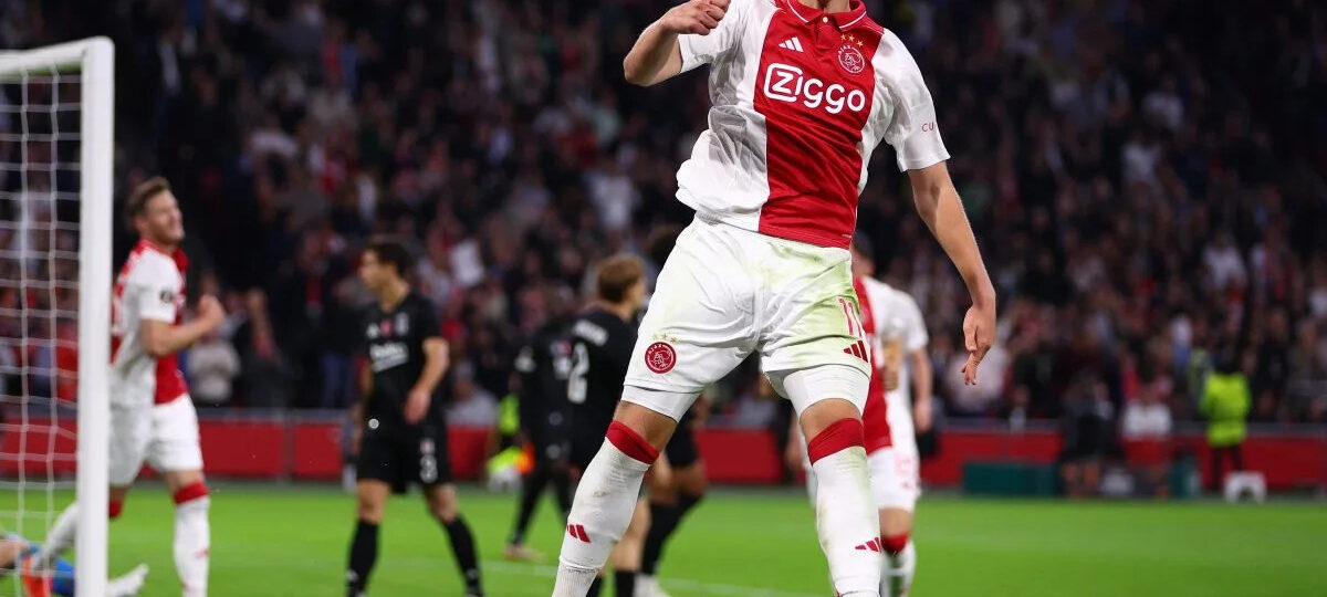 PSG have tabled €40m bid to Ajax for Mika Godts