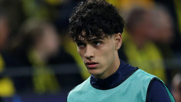Real Sociedad have not given up on the pursuit of Barcelona defender amid Dortmund links