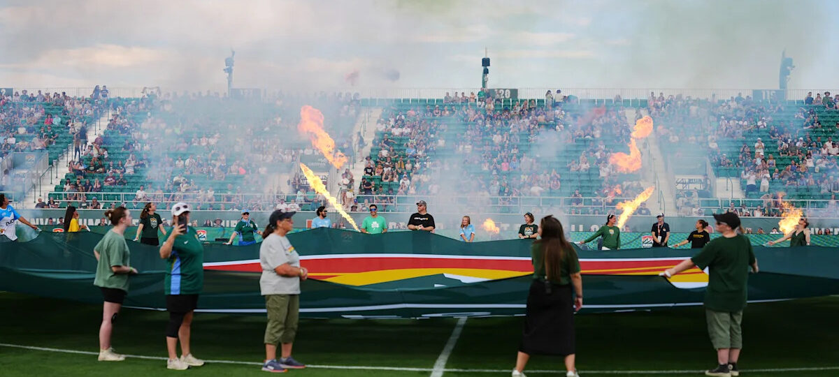 Denver Summit-Utah Royals match pushed back by 6 hours due to extreme heat, as NWSL weather policy receives scrutiny