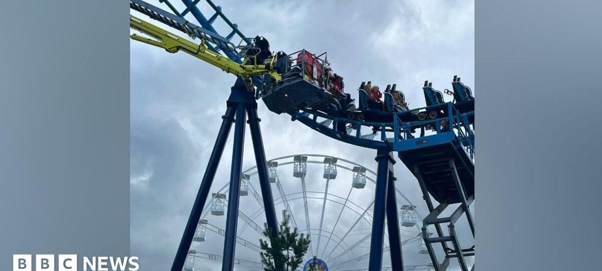 Twenty-seven people rescued from rollercoaster