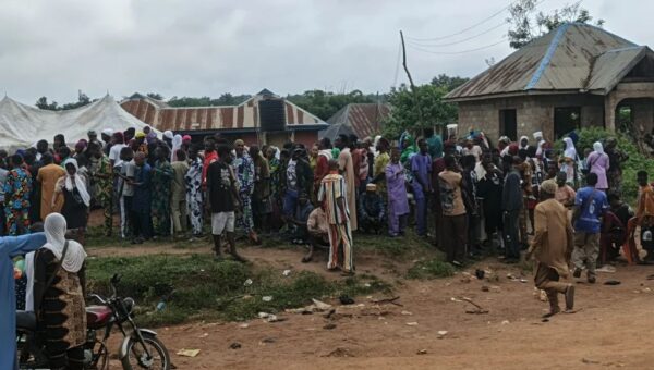Osun Decides: Massive turnout at APC candidate Oyebamiji’s Polling Unit [PHOTOS]