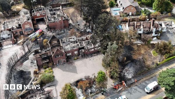 Fires prompt national alert as 19 homes destroyed