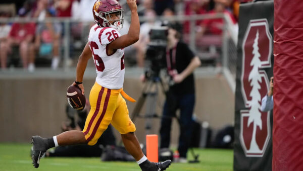 USC countdown to kickoff: Recalling Trojans running back Travis Dye