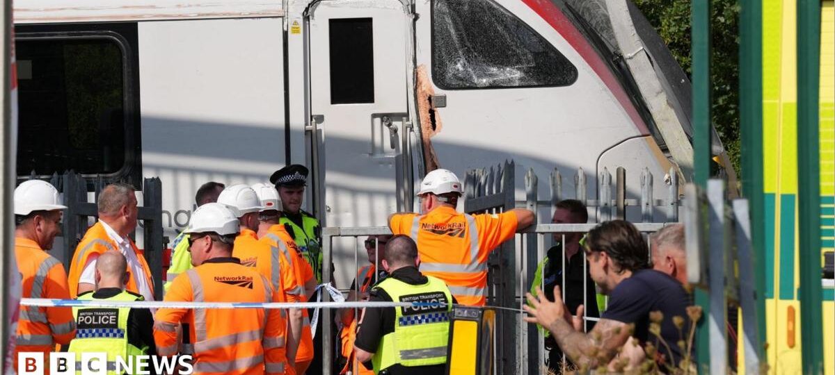 Derailed Essex to London train leads to travel chaos