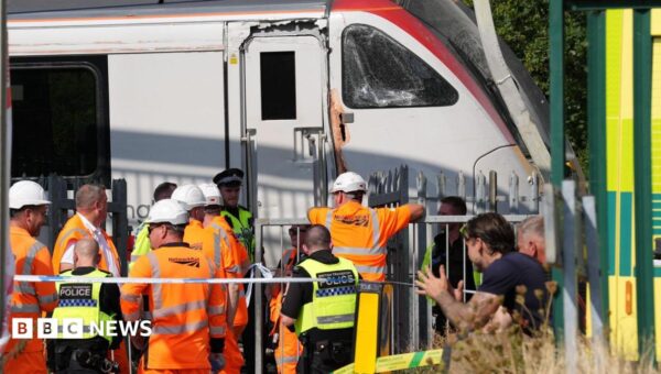 Derailed Essex to London train leads to travel chaos