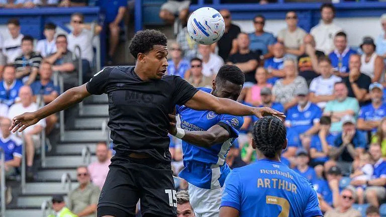 QPR forward Lloyd signs new contract