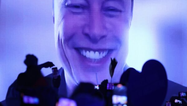 Elon Musk repeatedly one-upped his execs on SpaceX’s first earnings call