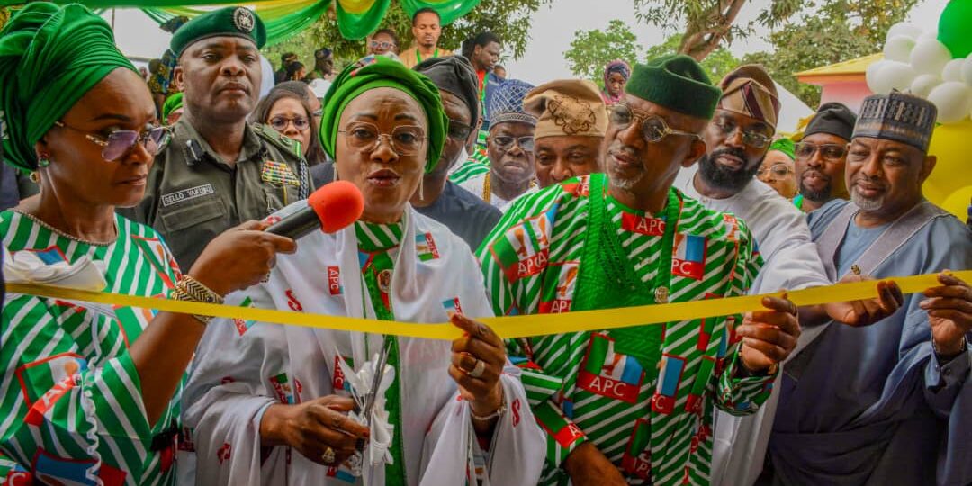 Oluremi Tinubu flags off community food bank, commissions PMB estate, Gateway Medical Centre