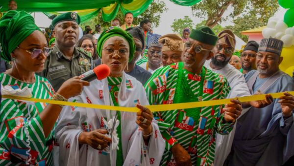 Oluremi Tinubu flags off community food bank, commissions PMB estate, Gateway Medical Centre
