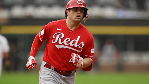 Sal Stewart homers as Reds hold off Chicago White Sox for a 9-8 win