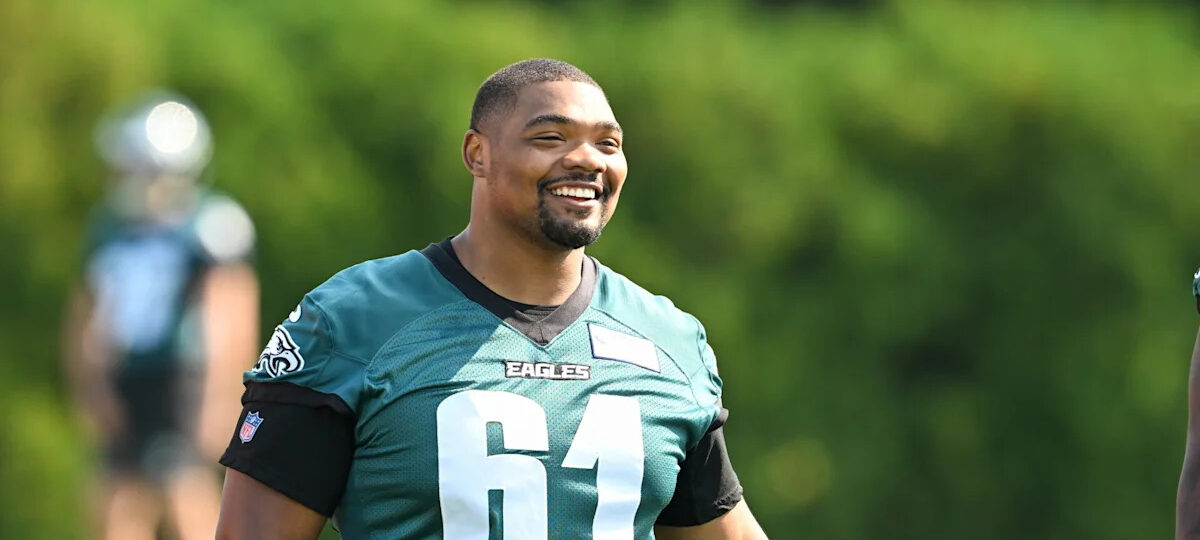 Eagles' undersized center Willie Lampkin continues to impress in the preseason