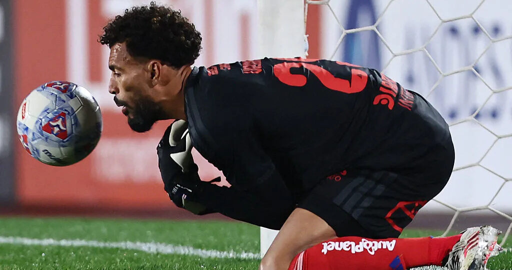 Vozinha's blunder that had Colo Colo rattled on their debut