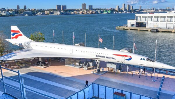 I toured a Concorde, the discontinued supersonic commercial jet flown by celebrities and royals. Take a look inside.