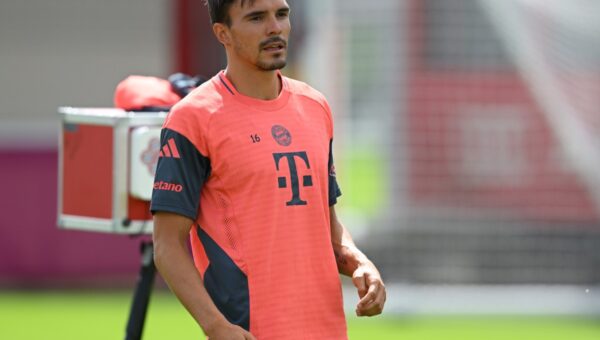 Aston Villa aim to land Bayern Munich midfielder to start emergency midfield repairs