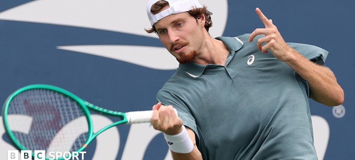 GB's Samuel earns first win at a Grand Slam - but 'nervous' Norrie beaten