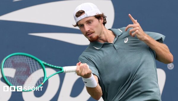 GB’s Samuel earns first win at a Grand Slam – but ‘nervous’ Norrie beaten