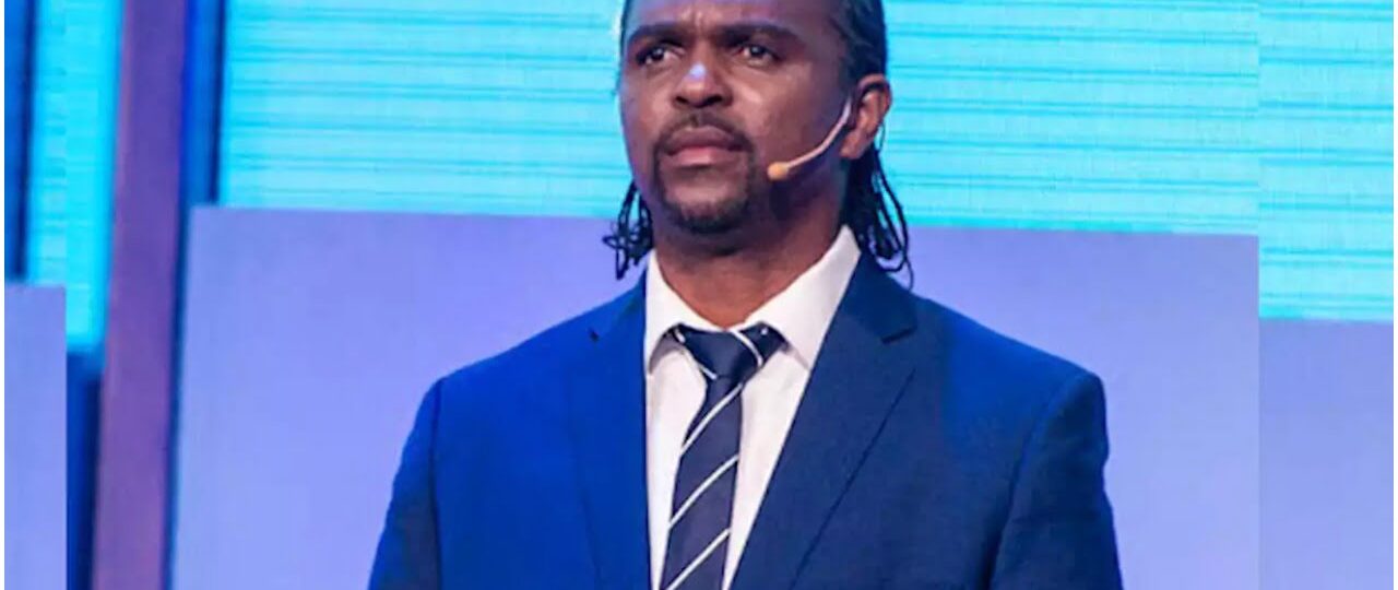 NPFL: Kanu rallies Enyimba players ahead of new season