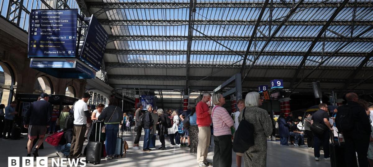 Thousands of rail passengers hit by power failure disruption