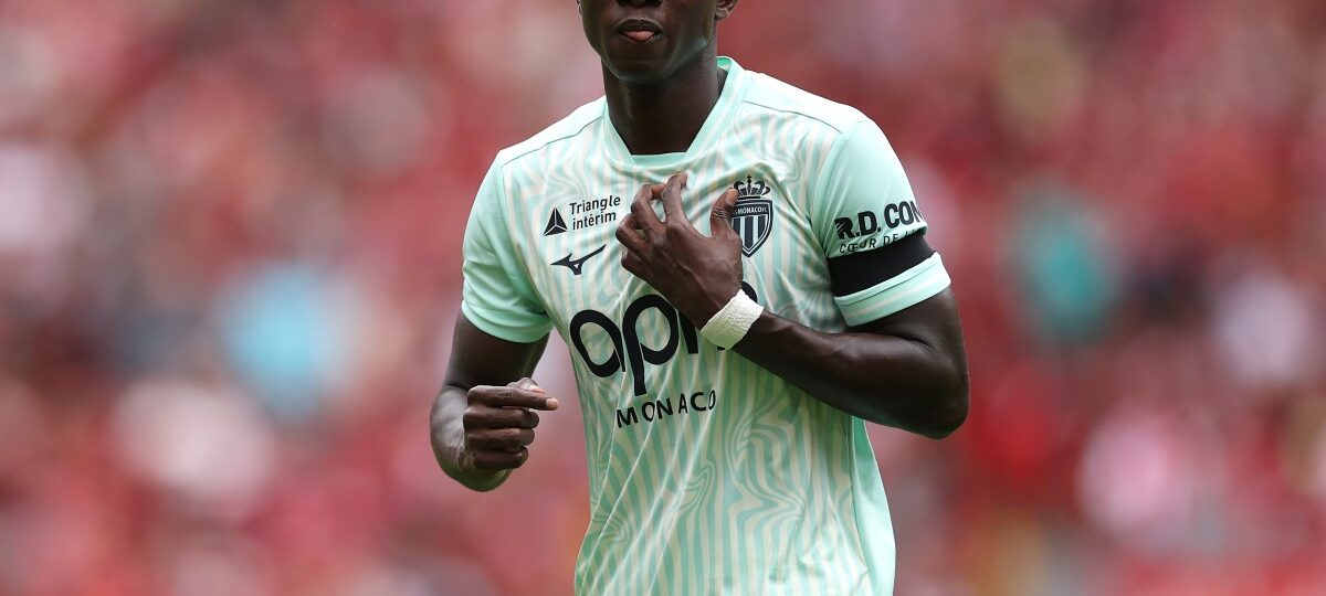 Chelsea target set to fly to London for medical this weekend after move considerably above £43m agreed