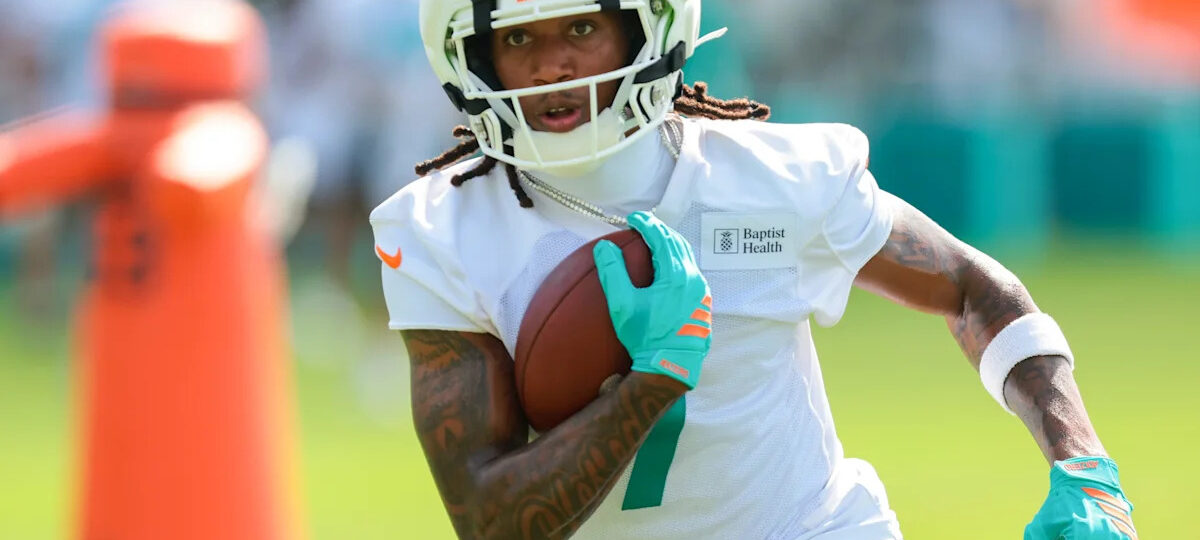 WATCH: Dolphins rookie makes incredible one-handed catch in NFL debut