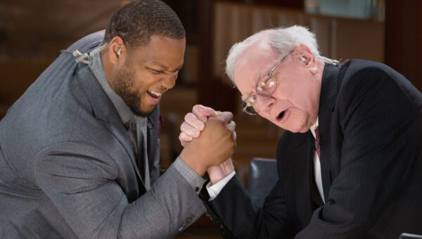 A former NFL player says Warren Buffett taught him 2 lessons about success that he still follows years later
