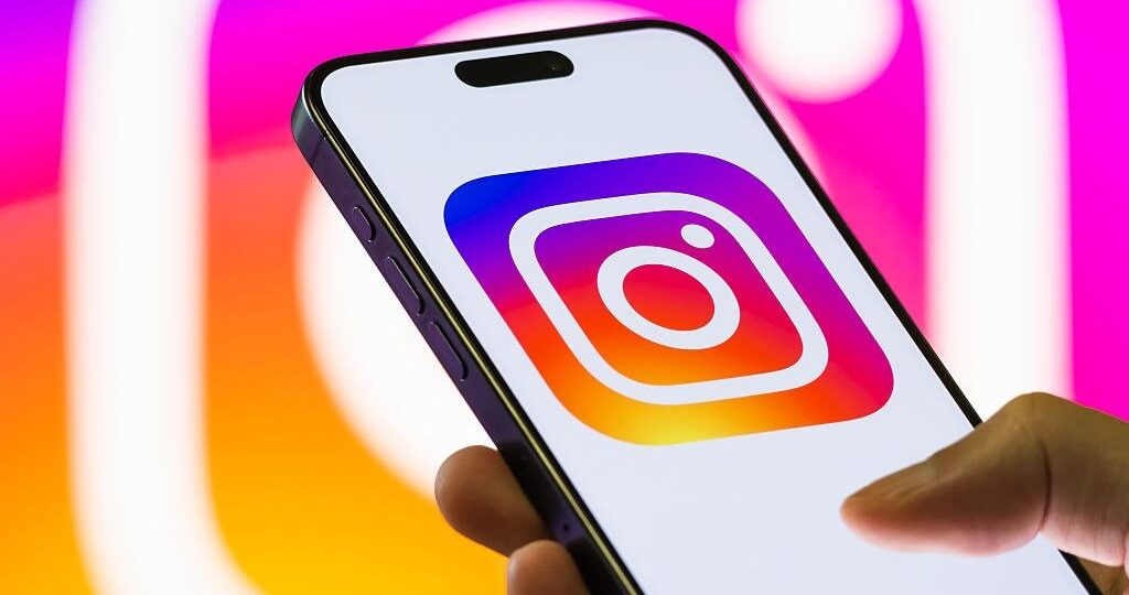 Hollywood and Social Media: How Instagram and Other Platforms Contribute to Hollywood’s Popularity