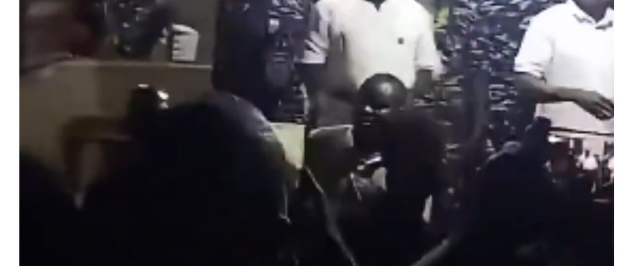 Osun decides: ‘Fadahunsi ole’ – Youths chant at INEC headquarters [VIDEO]