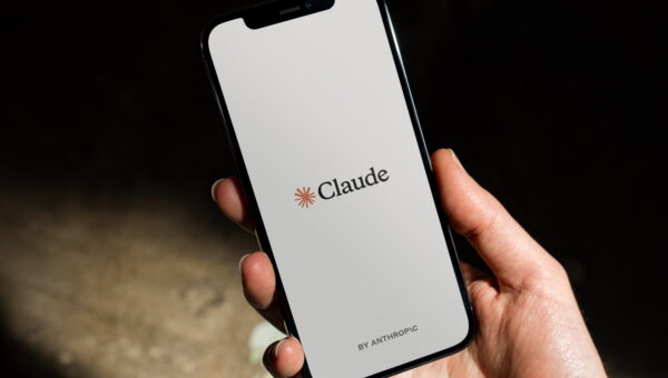 Claude Cowork finally remembers what you told the app in chat