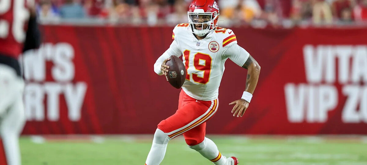 Chiefs waive QB Chris Oladokun, release DE Emmanuel Ogbah while setting 53-man roster