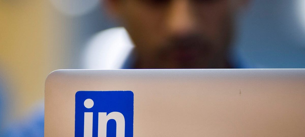 Workers are rewriting their LinkedIn histories to add AI skills. Here’s what they’re dropping.