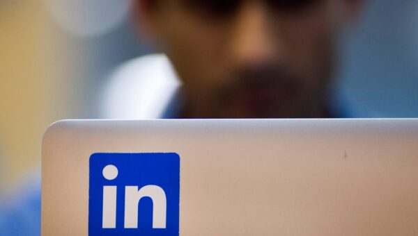Workers are rewriting their LinkedIn histories to add AI skills. Here’s what they’re dropping.