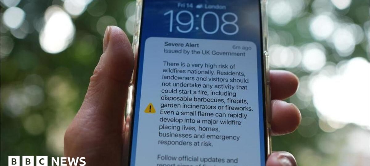 Wildfire phone alert was 'entirely appropriate', government says