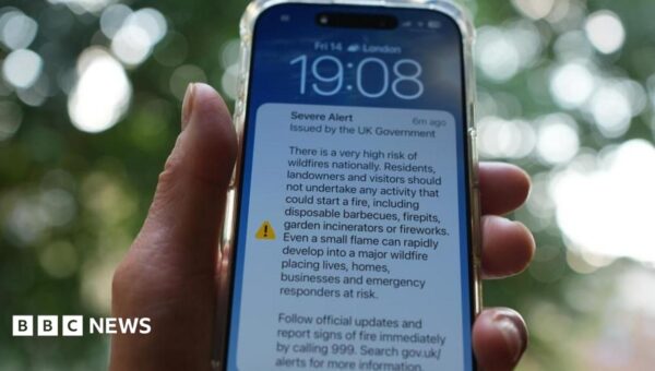 Wildfire phone alert was 'entirely appropriate', government says
