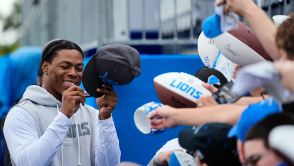 Jahmyr Gibbs back on the field for the first time since Detroit Lions training camp started