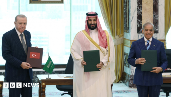 Saudi Arabia, Turkey and Pakistan sign defence pact