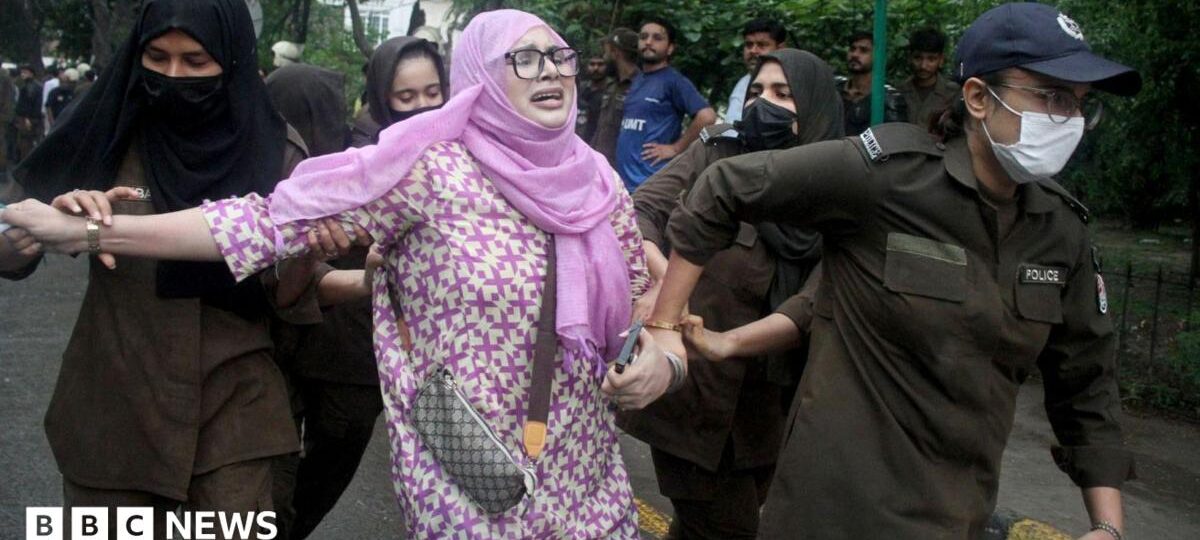 Pakistan restricts international media reporting