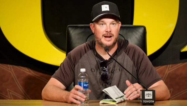 Oregon coach shrugs off highest-ever preseason poll ranking