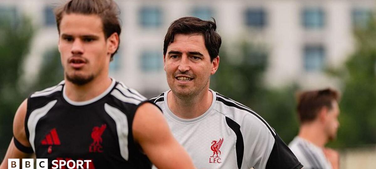 Intensity, smiles & Lewandowski - inside Liverpool training under Iraola