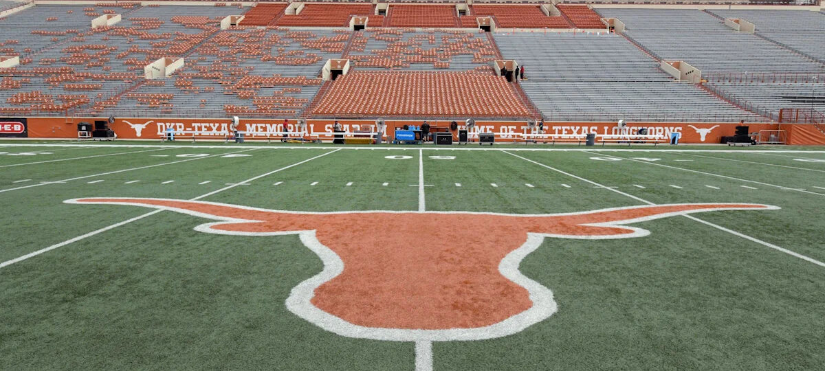 Longhorns scrimmage devastated by flu bug, inconsistent Manning