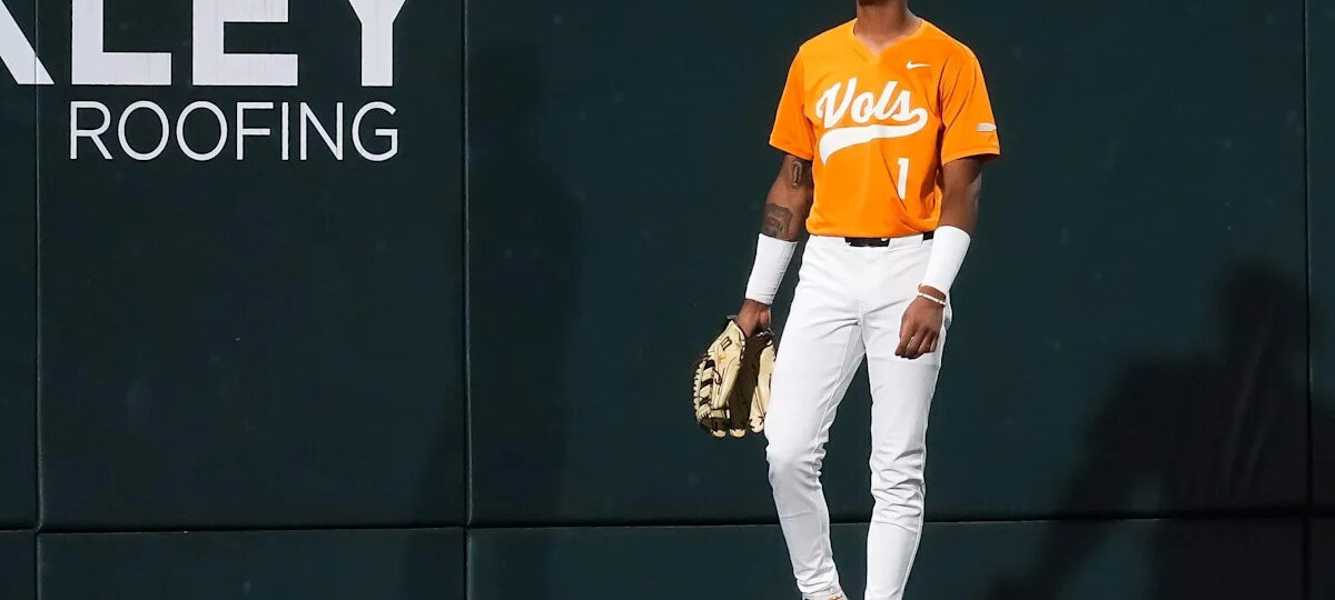 Report: Tennessee two-way player Blaine Brown undergoes elbow surgery