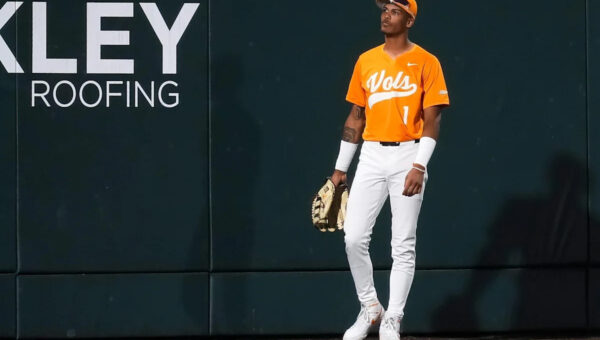 Report: Tennessee two-way player Blaine Brown undergoes elbow surgery